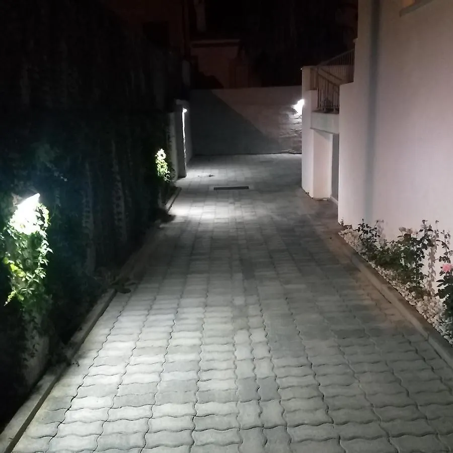 Doctor Guest House 토르톨리 아파트