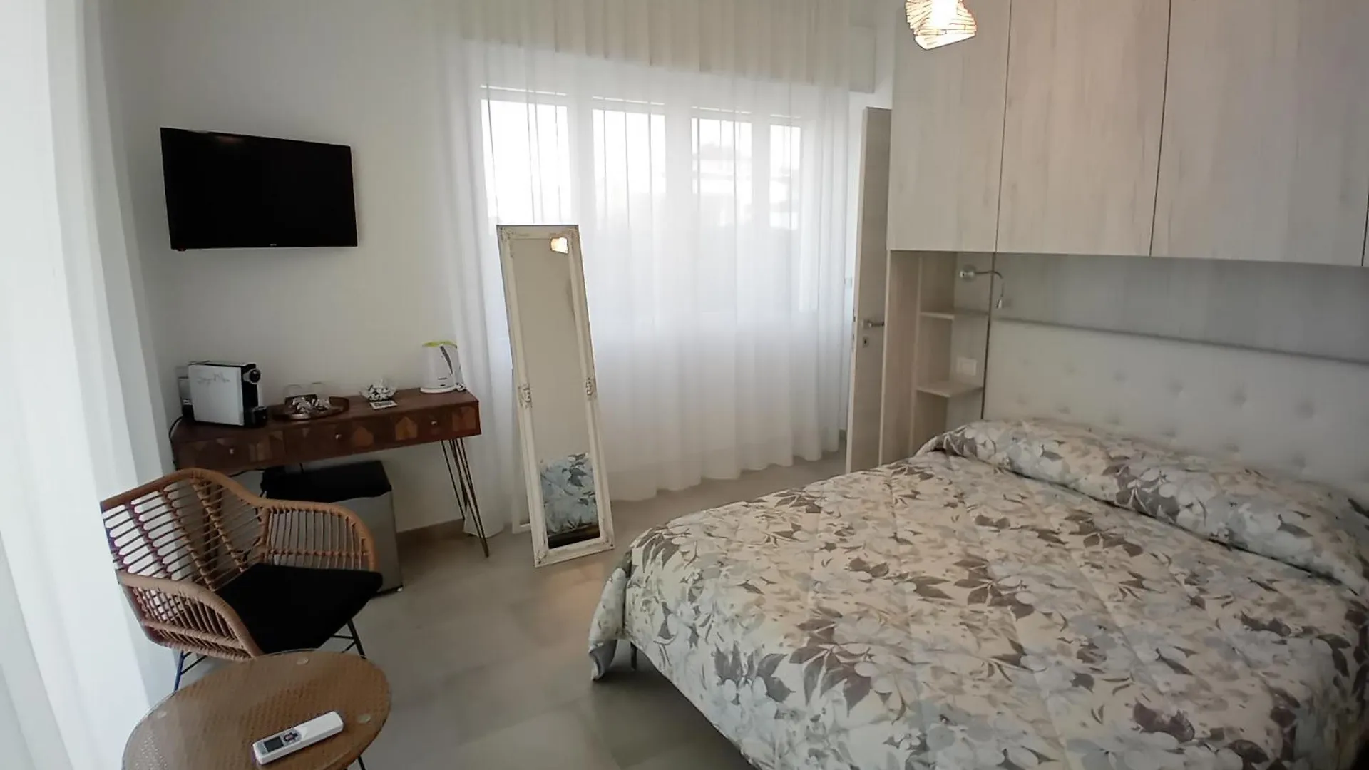 Doctor Guest House 토르톨리 0*,